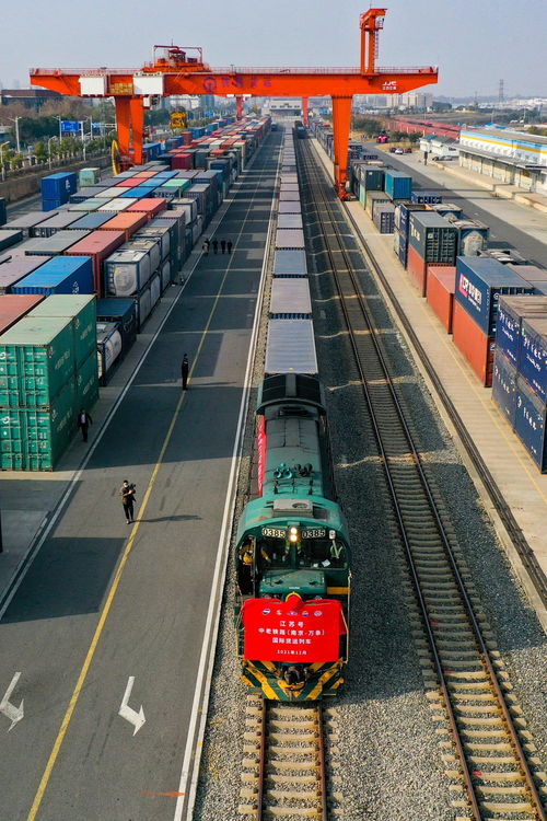 長三角地區(qū)首發(fā)中老鐵路國際貨運列車 集裝箱道路運輸助力區(qū)域經(jīng)濟(jì)一體化
